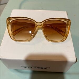 Tan fashion sunglasses